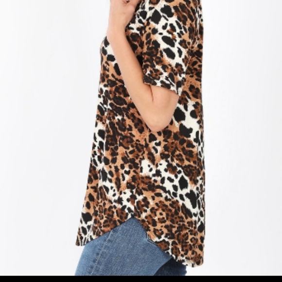 Leopard Print S/Sleeve V-Neck Top - Picture 2 of 4